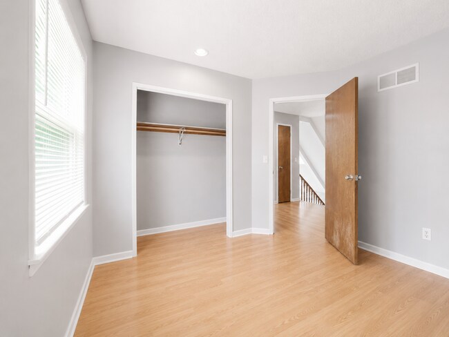 Building Photo - 1400-1528 LaChateau Drive