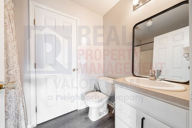 Building Photo - Beautifully maintained 3 Bed 2 Bath Home i...