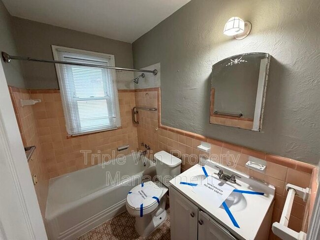 Building Photo - 2527 Switzer Ave