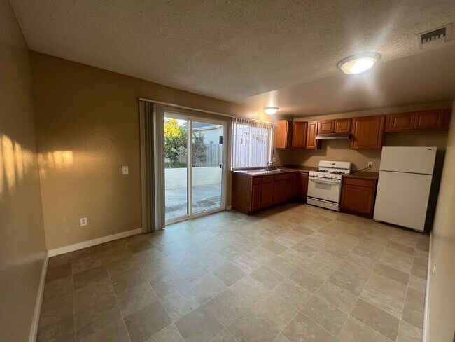 Building Photo - Spacious 4BR/2BA Mira Mesa Home For Rent!