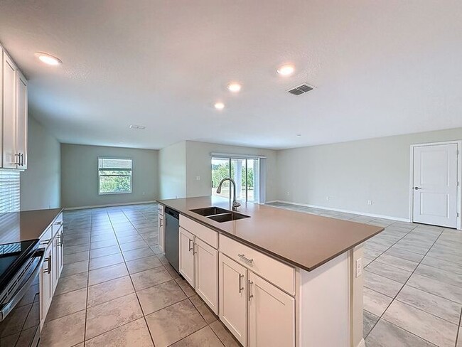 Building Photo - RESORT STYLE HOME IN STOREY CREEK