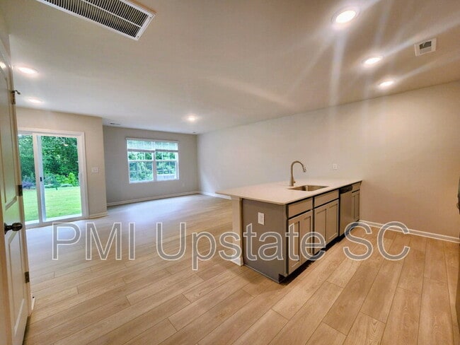 Building Photo - 810 Sandbach Rd