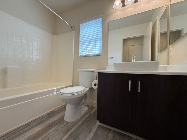 Building Photo - Stylishly Home in Gated Community – Minute...