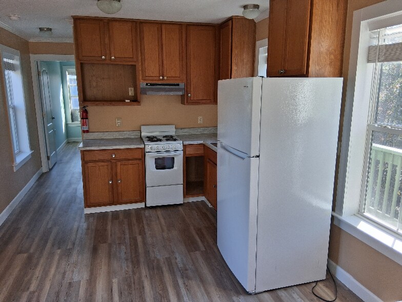 Building Photo - 589 Bernard Street