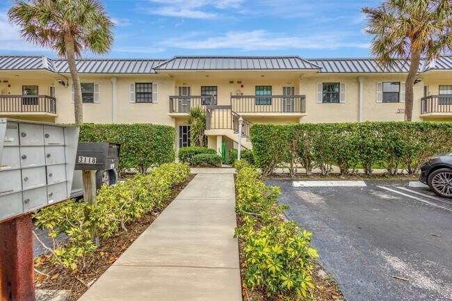Building Photo - 3118 Florida Blvd
