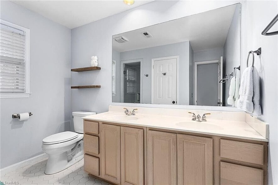 Building Photo - 991 Anglin Mill Rd