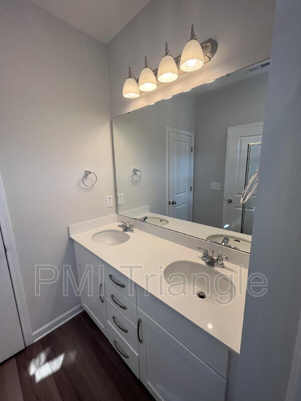 Building Photo - 802 Oak Center Dr