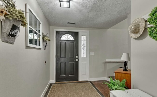 Building Photo - 4 Bedroom in Eldorado!!