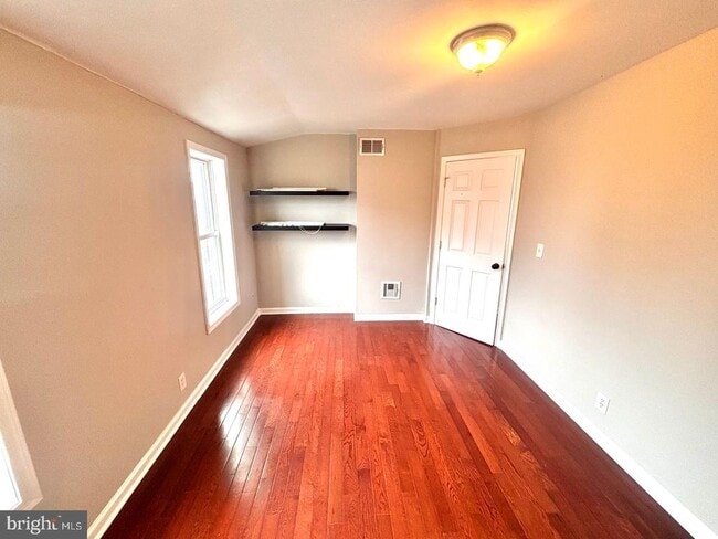 Building Photo - 809 Morris St