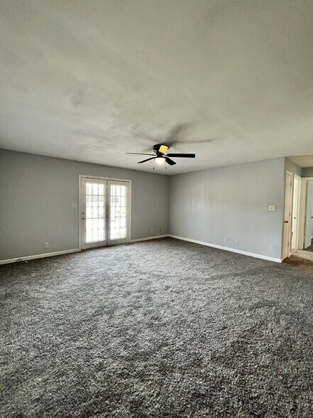 Building Photo - 374 JACK MILLER BLVD UNIT G - 2 Bd-1 BA Within 3 Miles to FT. Campbell's Main Gate!!!