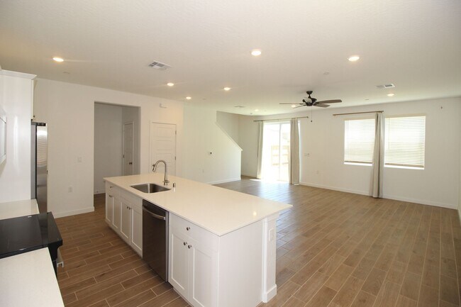 Building Photo - Brand New Lennar Home with Solar