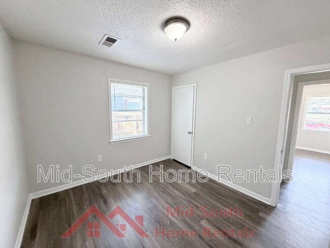 Building Photo - 3431 Rebeh Rd