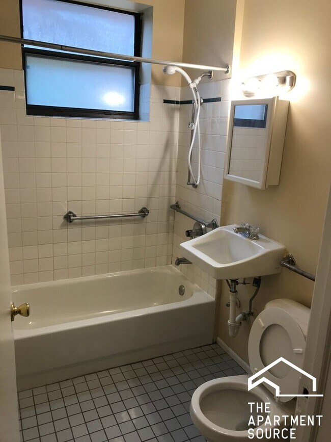 Building Photo - 7722 N Marshfield Ave