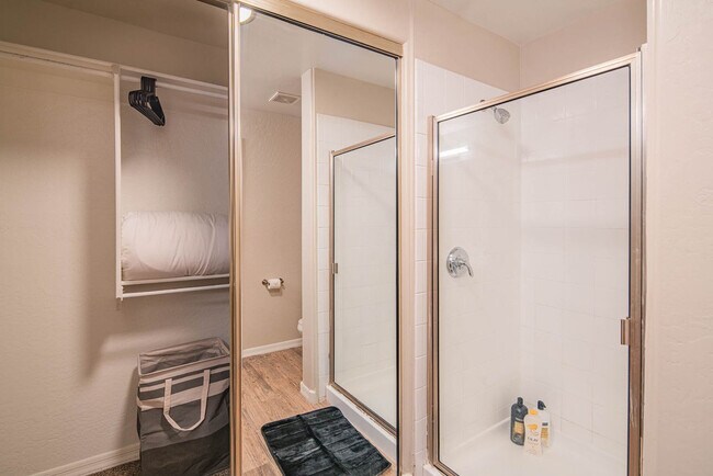 Building Photo - 1275 E University Dr