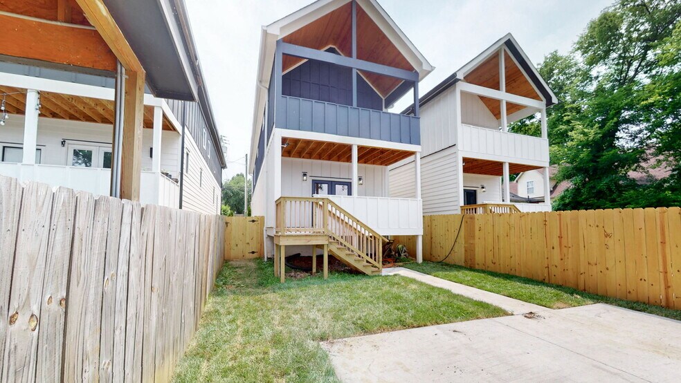 Building Photo - 2416 Albion St