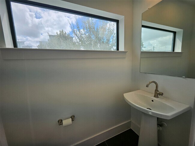 Building Photo - 2401 Crawford St