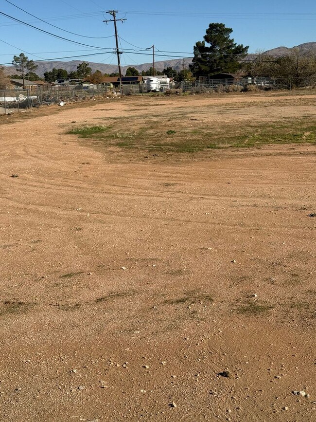 Building Photo - MOVE-IN -READY