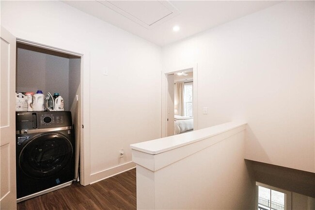 Building Photo - 1305 Breezy St SE