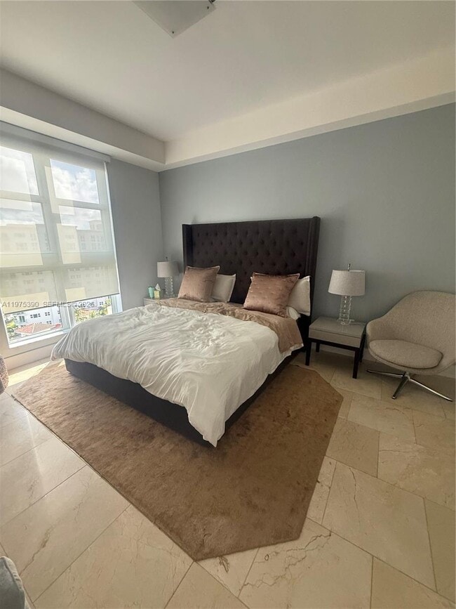 Building Photo - 20000 E Country Club Dr