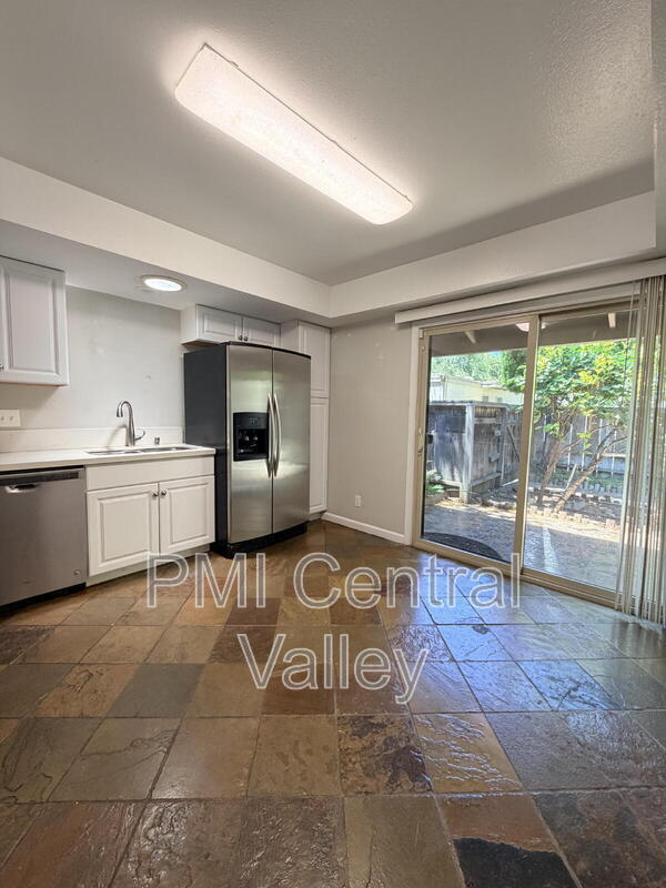 Building Photo - 3440 W Benjamin Holt Dr