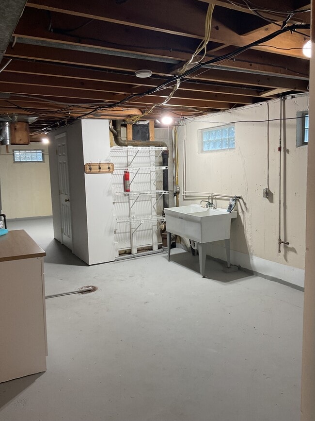 Building Photo - 1060 Brookcrest Dr