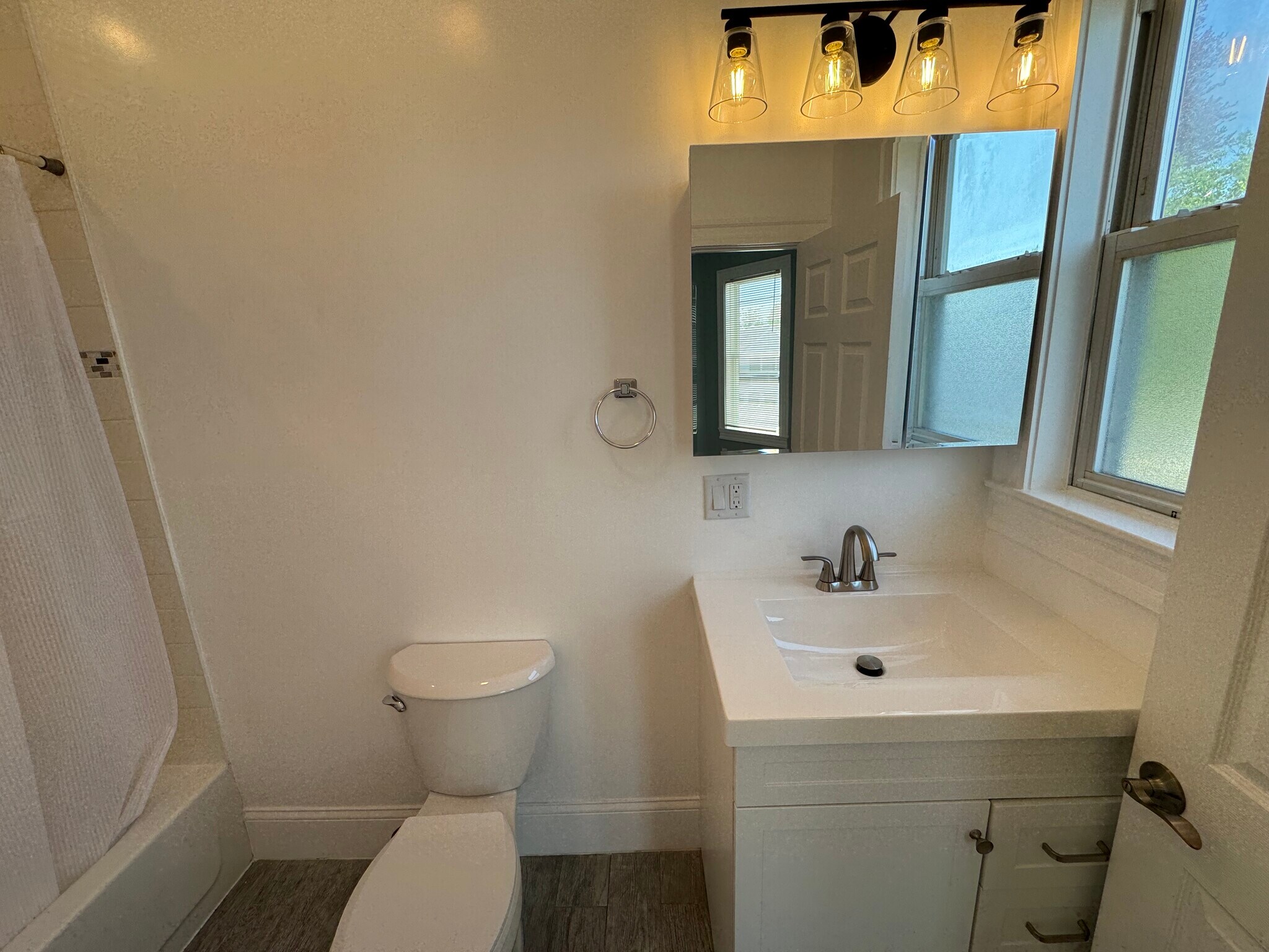 Building Photo - 116 Holland St