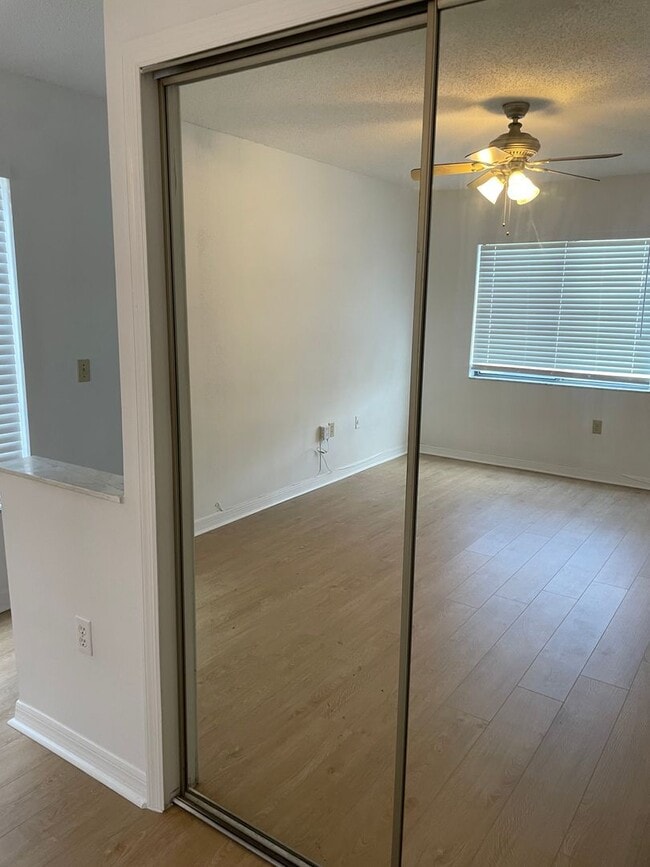 Building Photo - Recently Updated 2bd 2bth Condo Available ...