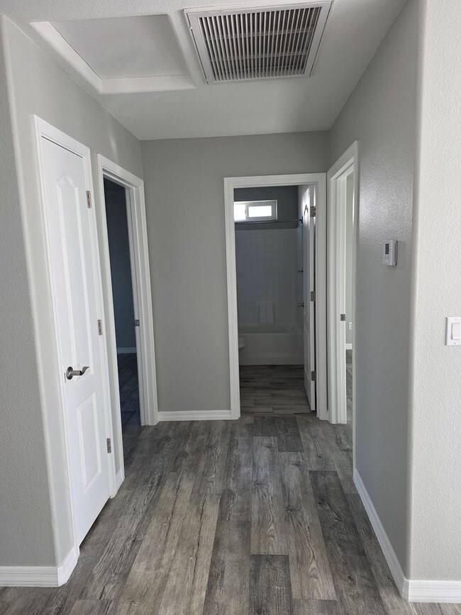 Building Photo - 2 Bed/1 Bath almost brand new in Central BHC