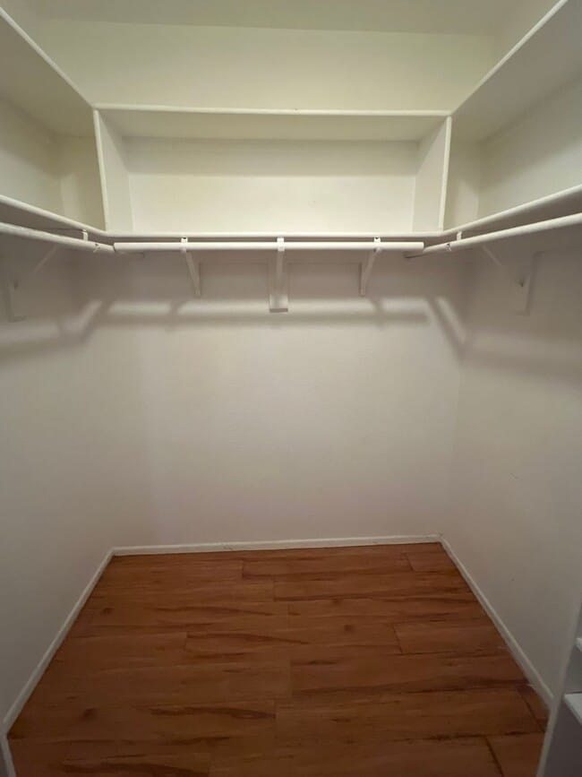 Building Photo - 3 Bedroom 2 bath Condo in Midvale!