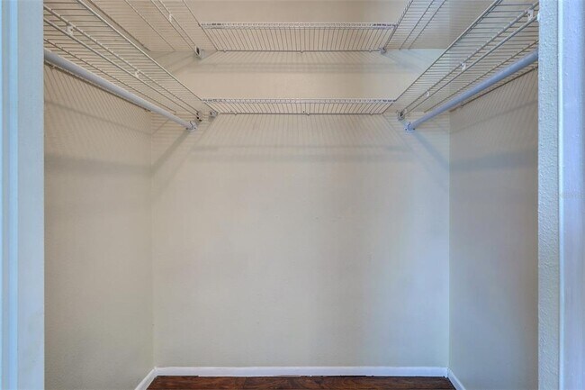 Building Photo - 1915 Saginaw Ct