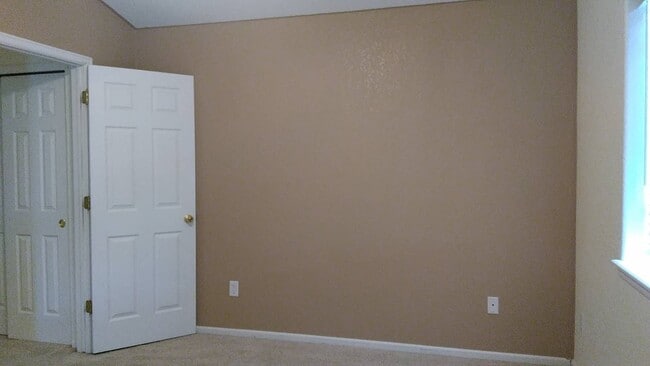 Building Photo - Nice 2 Story Townhome with Attached Garage...