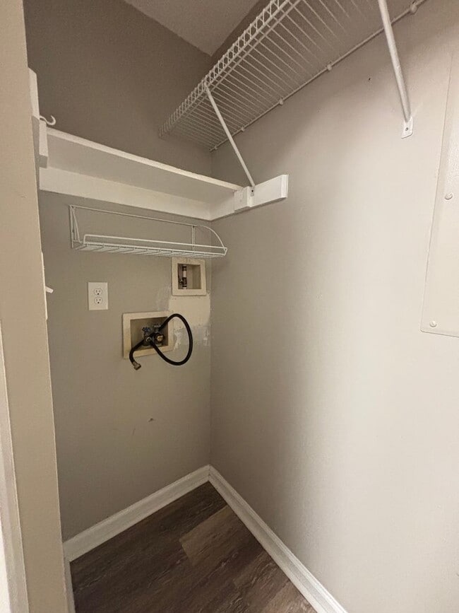 Building Photo - Gorgeous Condo up for rent!