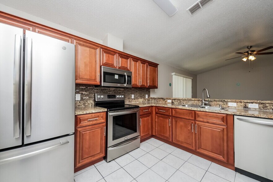 Building Photo - 1323 Dover Dr