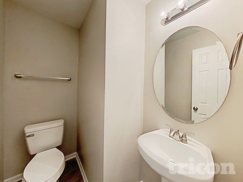 Building Photo - 1131 Delander Ln