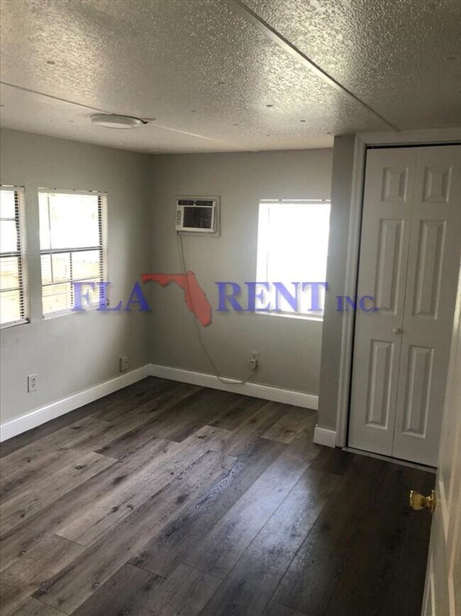 Building Photo - 3/2 Manufactured home with fenced in yard/ Bithlo area