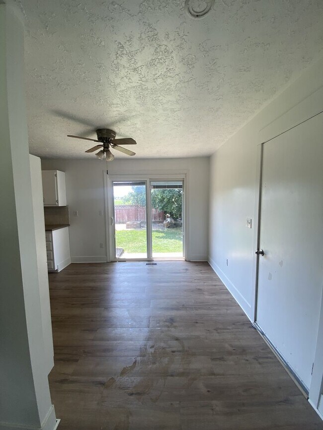 Building Photo - Now Leasing! 3 Weeks Free | 4 Bed, 1.5 Bat...