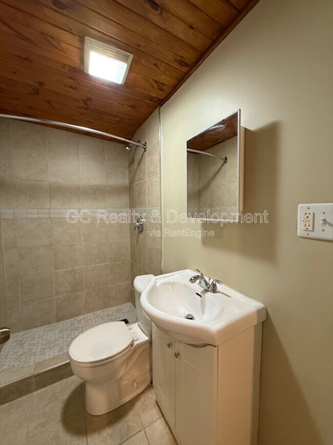 Building Photo - 214 Dupage St