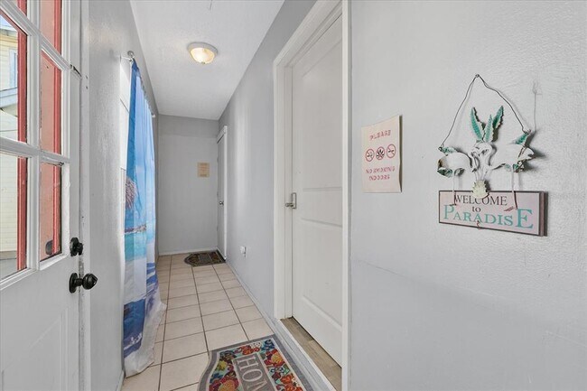 Building Photo - 3801 1st Ave S