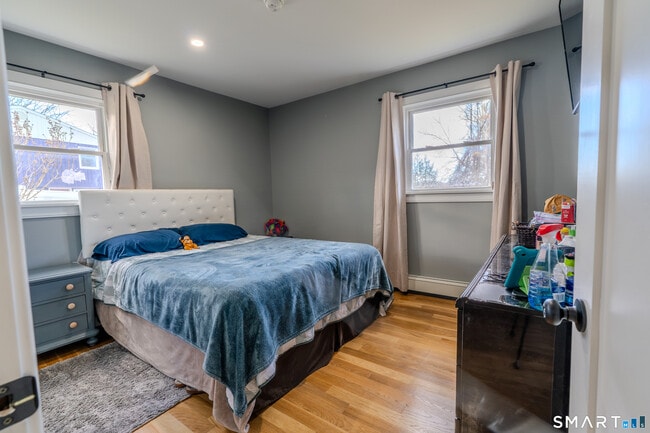 Building Photo - 24 Park Ln W