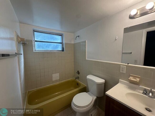 Building Photo - 460 Sunshine Dr
