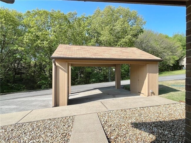 Building Photo - 12 Walter Dr