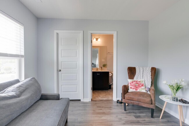 Building Photo - 2272 Perennial Cir