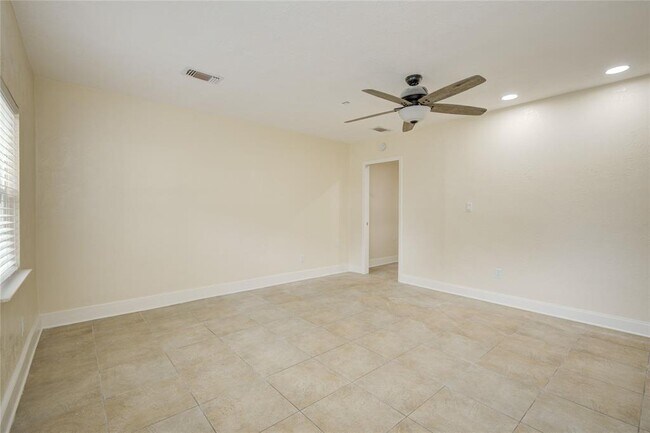 Building Photo - 5006 Westfield Village Dr