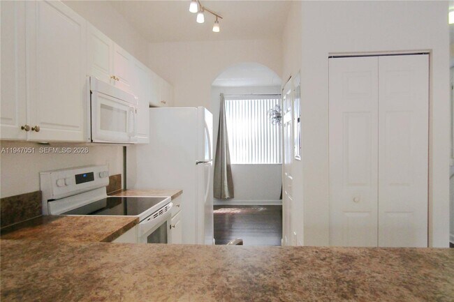 Building Photo - 1485 NE 33rd Rd