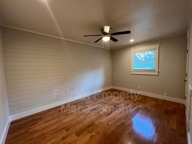 Building Photo - 1210 Gearwood Ave