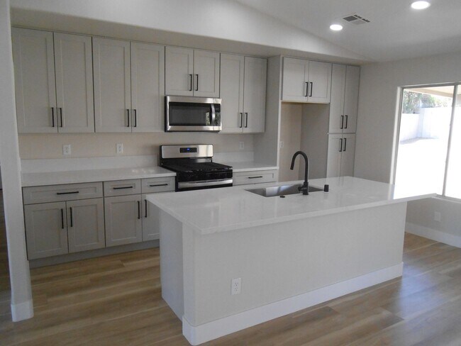 Building Photo - 571 Grape Dr