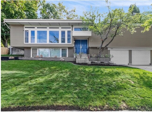 Primary Photo - Olympus Cove Home Tucked In to the Benches...