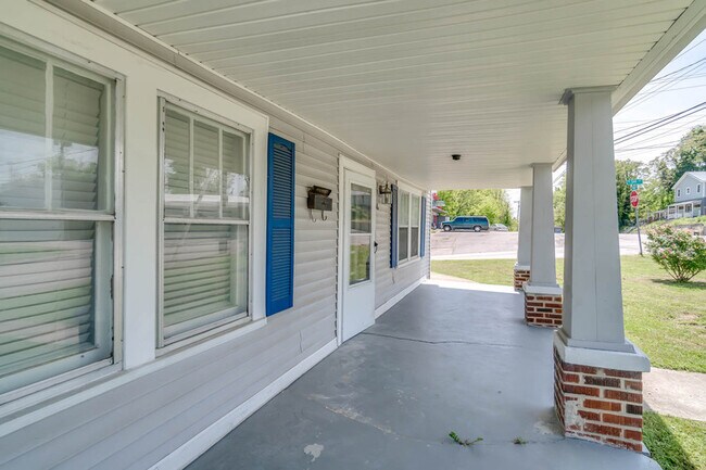 Building Photo - 316 N High St