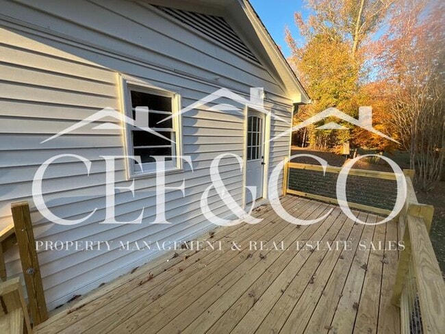 Building Photo - 7107 SC-215