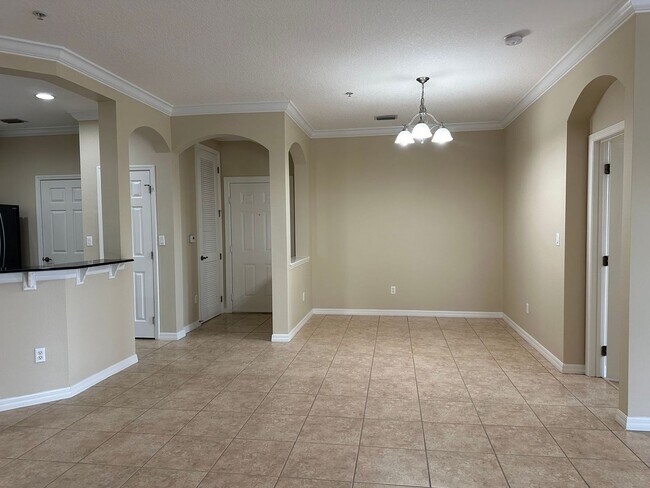 Building Photo - Top Floor Condo at Lakeside at Lakes of Wi...